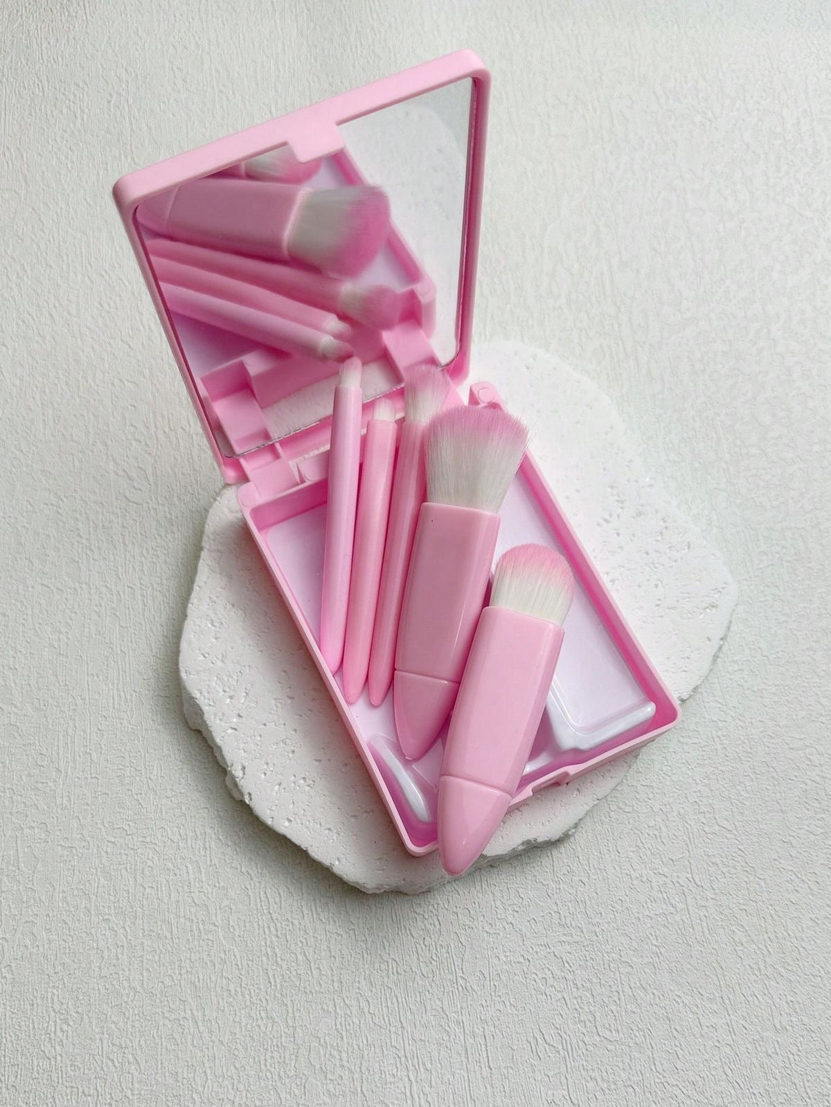 💄 طقم فرش مكياج احترافي مع علبة ومرآة عملي وأنيق