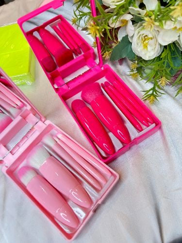 💄 طقم فرش مكياج احترافي مع علبة ومرآة عملي وأنيق