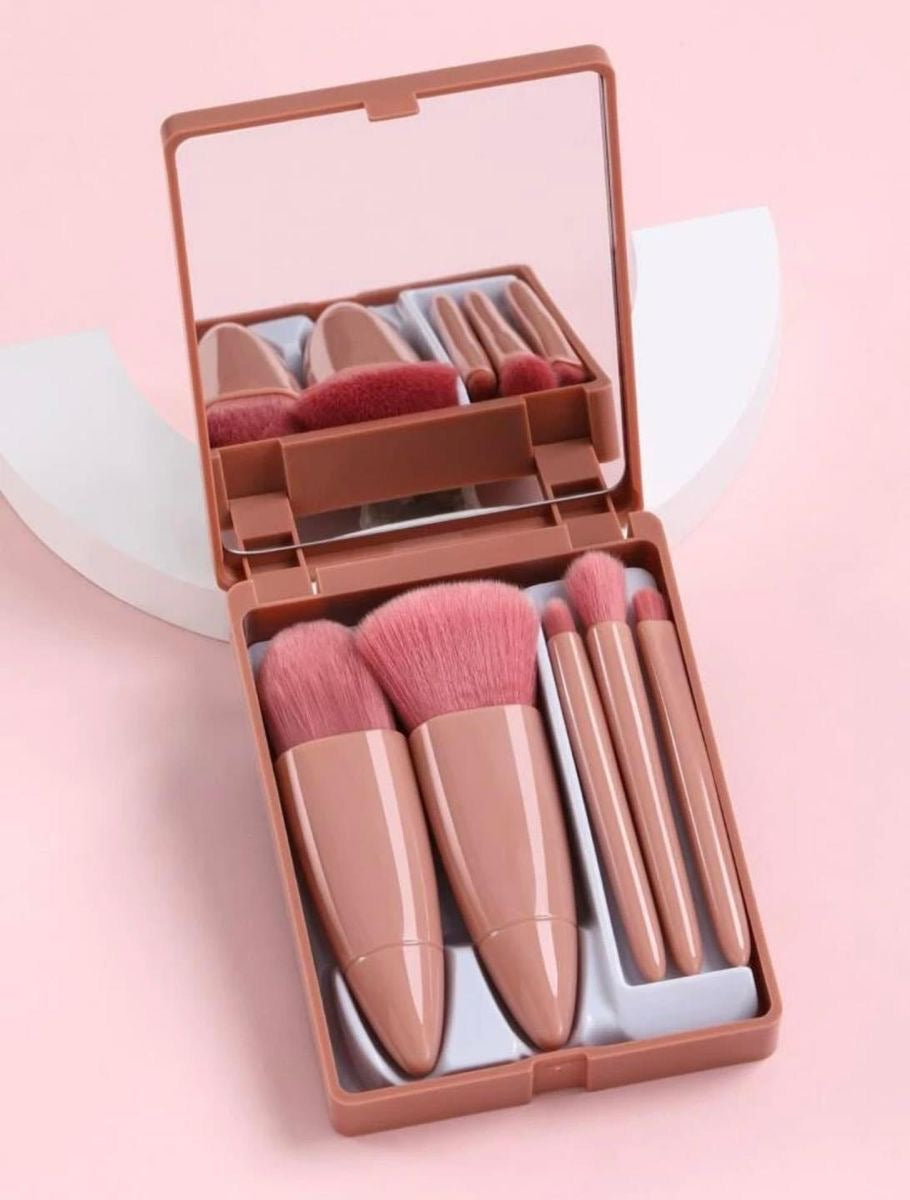 💄 طقم فرش مكياج احترافي مع علبة ومرآة عملي وأنيق